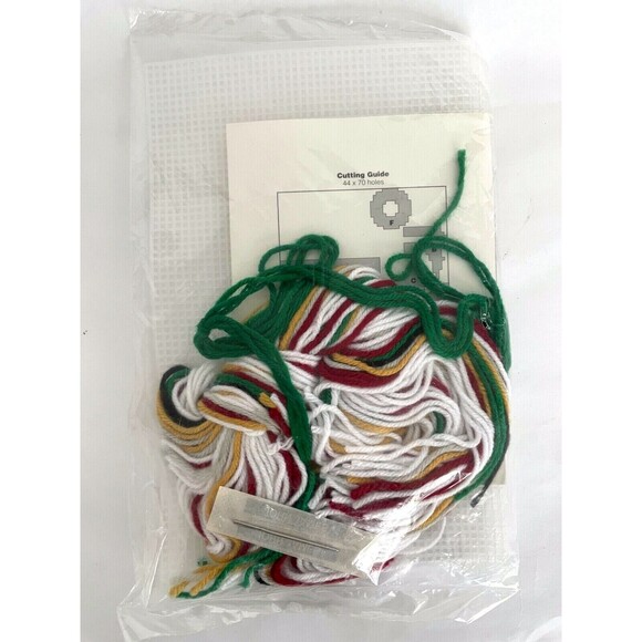 The Needlecraft Shop Christmas Goose Towel Holder Plastic Canvas Kit NEW - Picture 2 of 3